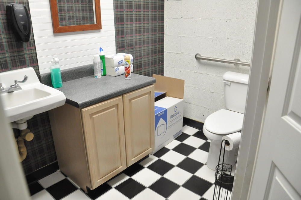 Office-Retail and Warehouse on Hixson PIke: 5424 Hixson Pike, Hixson, TN 37343